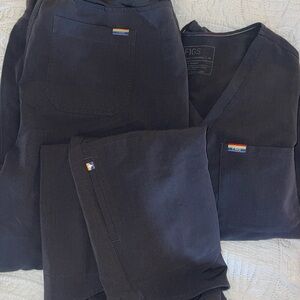 FIGS Scrub Set (Pride Charcoal)